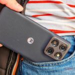 Доступный, но быстрый телефон Motorola: какой середняк высоко оценили эксперты в 2026 (фото)