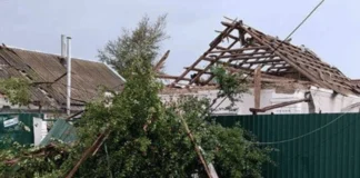 Російські військові обстріляли житлові квартали Корабельного району Херсона. ФОТО