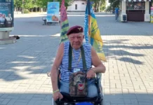 У Хмельницькому охоронець «KFC» відмовлявся впускати волонтера дядю Гришу з Херсона