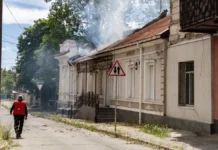 Через російські обстріли на Херсонщині пошкоджені молитовний будинок, сонячна електростанція й горіло поле