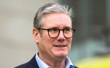 Британский премьер назвал инцидент в Ла-Манше с участием российского военного корабля безрассудным
