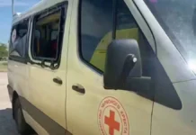Російські війська у Херсоні вдарили по транспорту Українського Червоного Хреста