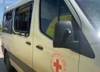 Російські війська у Херсоні вдарили по транспорту Українського Червоного Хреста