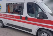 Показали момент влучання російського дрона в карету «швидкої» у Херсоні. ВІДЕО