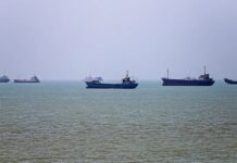 Иран атаковал судно в Ормузском проливе после соглашения с Трампом