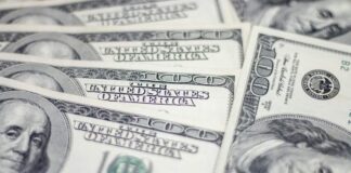Продавцы удерживают валюту: почему доллар продолжает расти в Украине