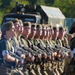 Идут добровольно даже в пехоту: в ВСУ растет количество женщин-военнослужащих