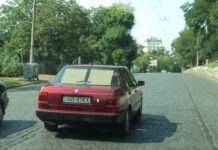 В Украине продали уникальный итальянский седан 80-х годов с двигателем Ferrari (фото)