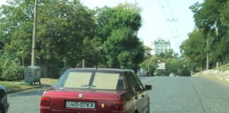 В Украине продали уникальный итальянский седан 80-х годов с двигателем Ferrari (фото)