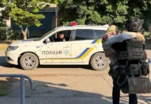 Російський дрон переслідував евакуаційний маршрут: з Херсонщини вивезли літню жінку з донькою