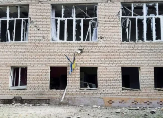 У Херсоні внаслідок обстрілу пошкоджена будівля навчального закладу