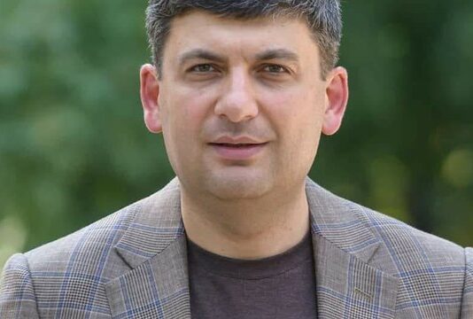 Бывший премьер-министр Украины Гройсман в знак солидарности с Зеленским вернул Польше Рыцарский крест Ордена «За заслуги»