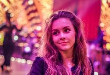 Партнерша Зеленского по шоу «Танцы со звездами» вернулась в Киев (фото)