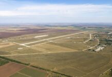 Более 20 прилетов по аэродрому Гвардейское: в Крыму горят ангары с «Шахедами»