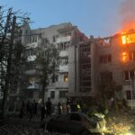 Во Львове разрушения и пожар после российских ударов: повреждены жилые дома (фото, видео)