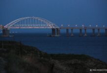 Крым атакуют дроны: в Керчи слышны выстрелы и взрывы, возникли перебои с электричеством, — соцсети (видео)