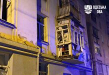 Россияне обстреляли Одессу ракетами: в городе пожары, есть погибшие (фото)