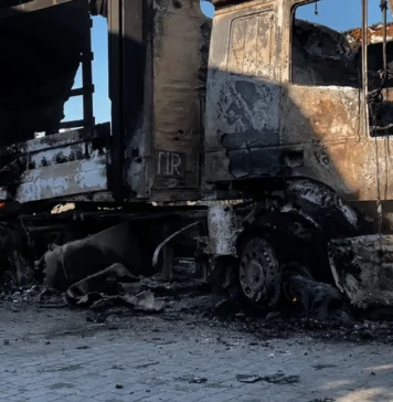 Російський дрон атакував вантажівку у Херсоні. ВІДЕО