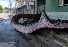 Російські військові масовано обстріляли Херсон з артилерії