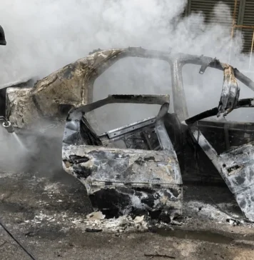 Двоє людей загинули внаслідок удару російського дрона по автівці у Херсоні