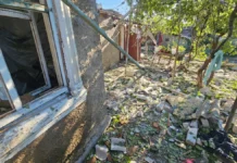 У Херсонській ОВА показали наслідки атаки «шахедів» на житловий квартал. ВІДЕО