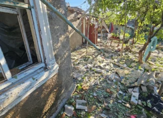 У Херсонській ОВА показали наслідки атаки «шахедів» на житловий квартал. ВІДЕО