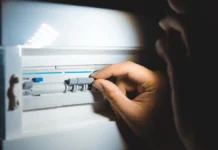 Окупована Херсонщина знову залишилася без світла після часткового відновлення електропостачання