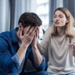 Психолог описал отношения, из которых нужно срочно бежать