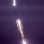 Молния ударила в китайскую ракету, летящую в космос: что было дальше (видео)