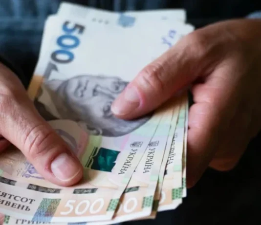 Евакуйовані жителі Херсонщини можуть отримати грошову допомогу у розмірі 12 300 гривень