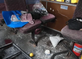 “Летів метр від землі”. У Херсоні війська РФ атакували маршрутку дроном на оптоволокні