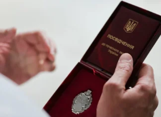 Президент України присвоїв почесні звання медичним працівникам з Херсонщини