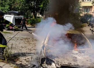 Обстріли Херсонщини 17 липня: серед поранених співробітник служби порятунку