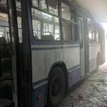 Росіяни атакували дронами комунальне підприємство у Херсоні: пошкоджено громадський транспорт