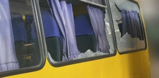 Два комунальні автобуси пошкоджено в Херсоні внаслідок атаки російського безпілотника. ФОТО
