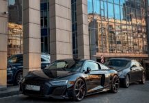 С двигателем Lamborghini: в Киеве замечен мощный немецкий суперкар на «бляхах» (фото)