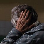 С возрастом запах людей меняется: почему мы начинаем пахнуть иначе
