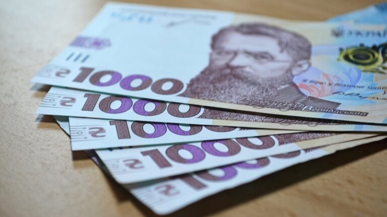 Доплаты в августе: кто из украинцев может получить до 3100 грн ко Дню независимости