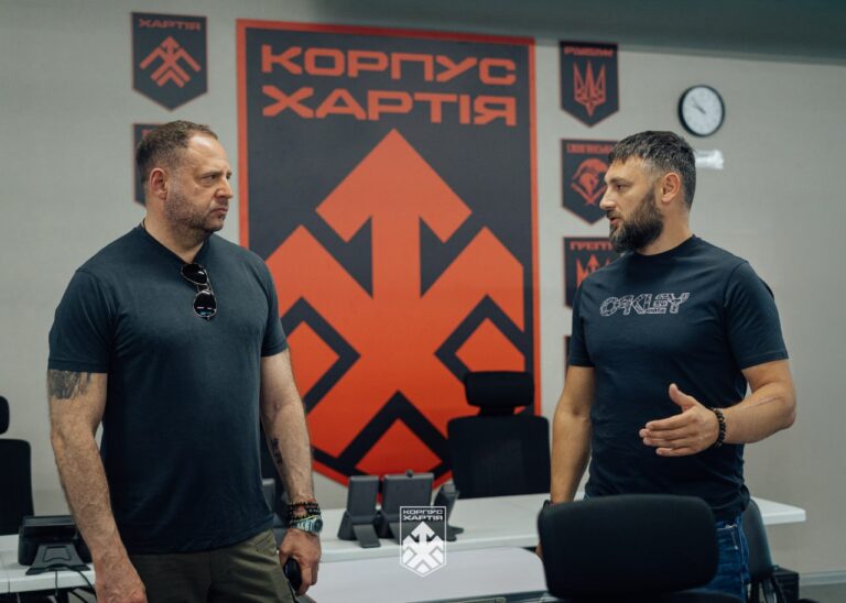 Сравнил Ермака с Медведчуком: Жадан раскритиковал «Хартию» за участие в программе «Адвокат+»