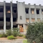В одному з селищ Херсонщини внаслідок атаки РФ згоріло відділення “Укрпошти”. ВІДЕО