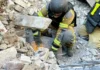 У Херсоні з-під завалів навчального закладу дістали тіло загиблого чоловіка