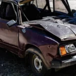 Який вигляд має автівка у Херсоні після атаки російського дрона. ФОТО