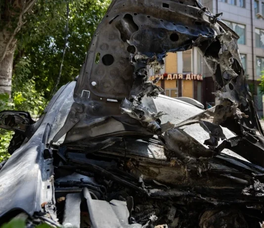На Херсонщині через російські атаки пошкоджено 6 автомобілів, трактор і вантажівка