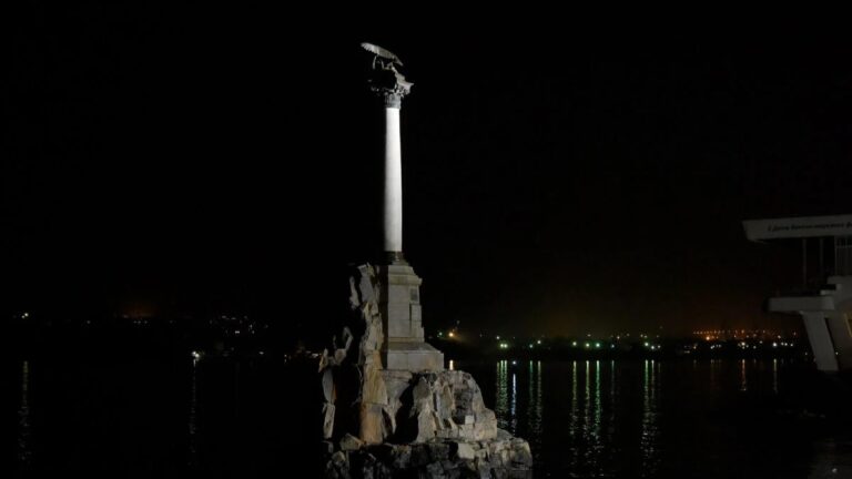«Света нет нигде»: в оккупированном Крыму произошел тотальный блэкаут