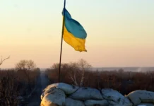Поліцейського з Херсонщини підозрюють у заробітку на проїзді військового через блокпости та збуті наркотиків