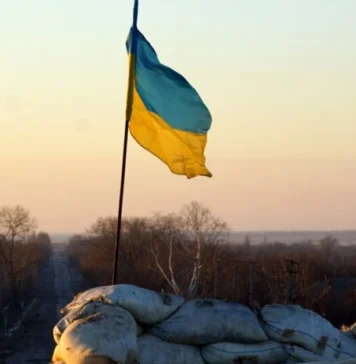 Поліцейського з Херсонщини підозрюють у заробітку на проїзді військового через блокпости та збуті наркотиків