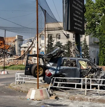 Наслідки обстрілів Херсонщини: пошкоджено багатоповерхівки, музеї, церкву, магазини, є постраждалі