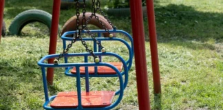 Родина з трьома дітьми залишається у Станіславі на Херсонщині попри рішення суду