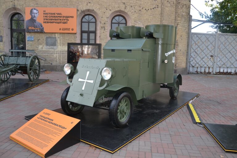 В Украине восстановили редкие старинные бронеавтомобили Сечевых стрельцов (фото)