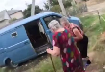 Із “червоної зони” Херсона евакуювали жінку поважного віку. ВІДЕО